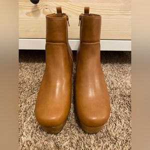 Universal Thread Size 11 Heeled Platform Booties NEVER WORN